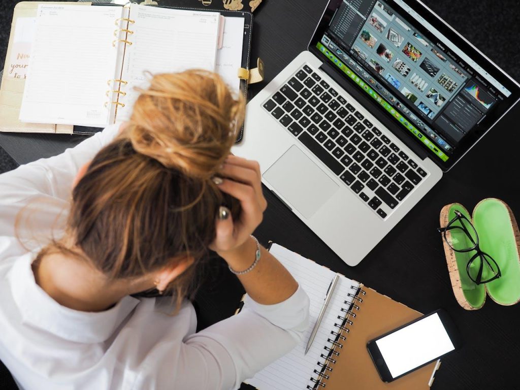 Haptotherapie sessie voor stressmanagement met therapeutische aanraking en lichaamsgerichte begeleiding