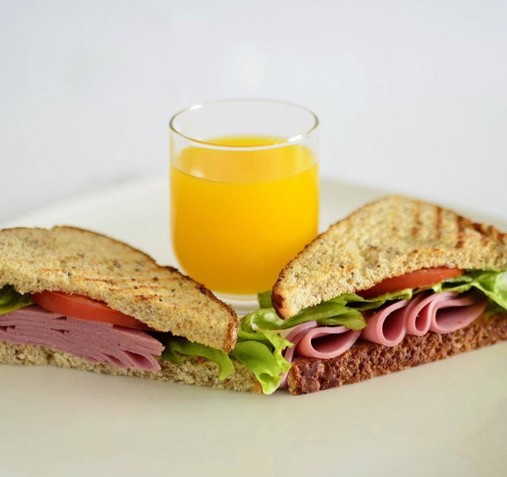 Heerlijke belegde broodjes in Huizen met verse ingrediënten en authentieke Nederlandse smaken
